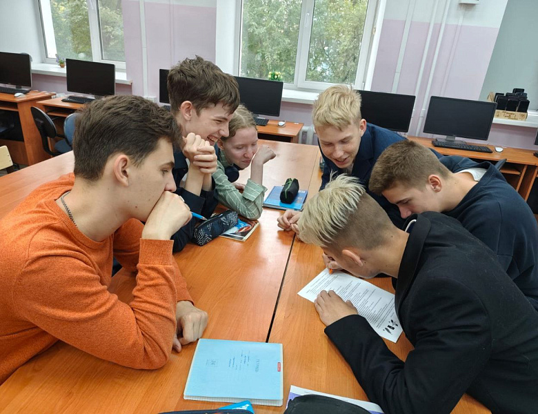 Лицеисты 11-го класса окунулись в мир увлекательной информатики!